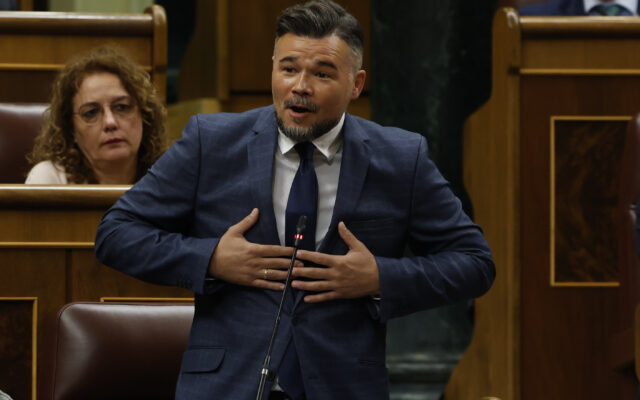 ERC se venga de Colau por robarle la Alcaldía de Barcelona y ganarle en las generales: Podemos podría aportarle 125.000 votos