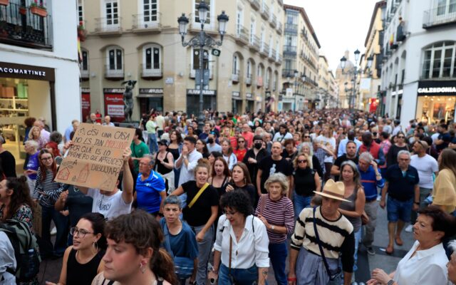 Reacciones a los decretos de vivienda y las acampadas en directo| Detenidos tres manifestantes de grupos de ultraderecha que intentaban llegar a la acampada de Sol