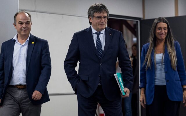 Junts rechaza los dos decretos pese al clamor en las calles