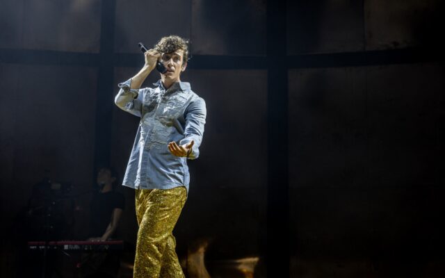 Guitarricadelafuente culmina su transformación en ídolo pop en un concierto mágico en Madrid