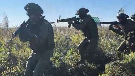 De cerca y en plena acción: tropas rusas y aliadas ensayan un asalto con apoyo de drones (VIDEO)