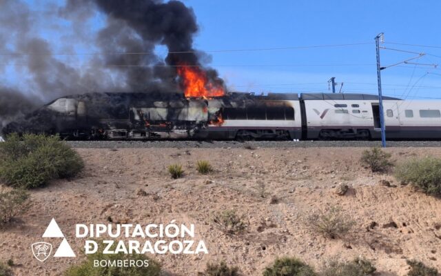 Un incendio en un AVE interrumpe la línea Madrid-Barcelona y altera los planes de viaje de 19.500 viajeros