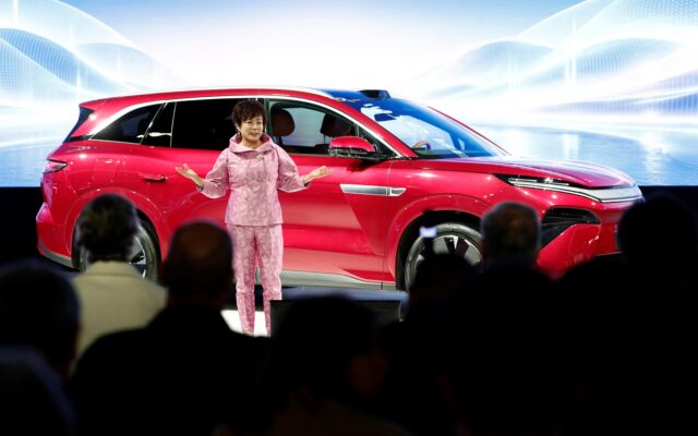 China inunda la principal cita del automóvil europeo con más modelos y cargas para eléctricos en cinco minutos