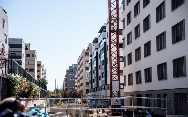 Las inmobiliarias, atrapadas entre la regulación y los tipos de interés