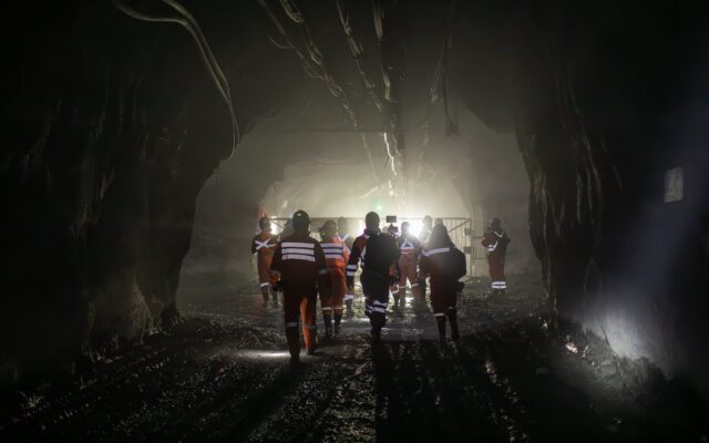Un alud deja atrapados a dos trabajadores en la mina El Teniente de Codelco