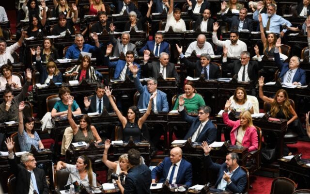 La oposición convoca una sesión en Diputados para rechazar un megadecreto de Milei